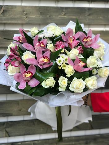 Букет цветов из: Розы и Хризантемы в Вишняково