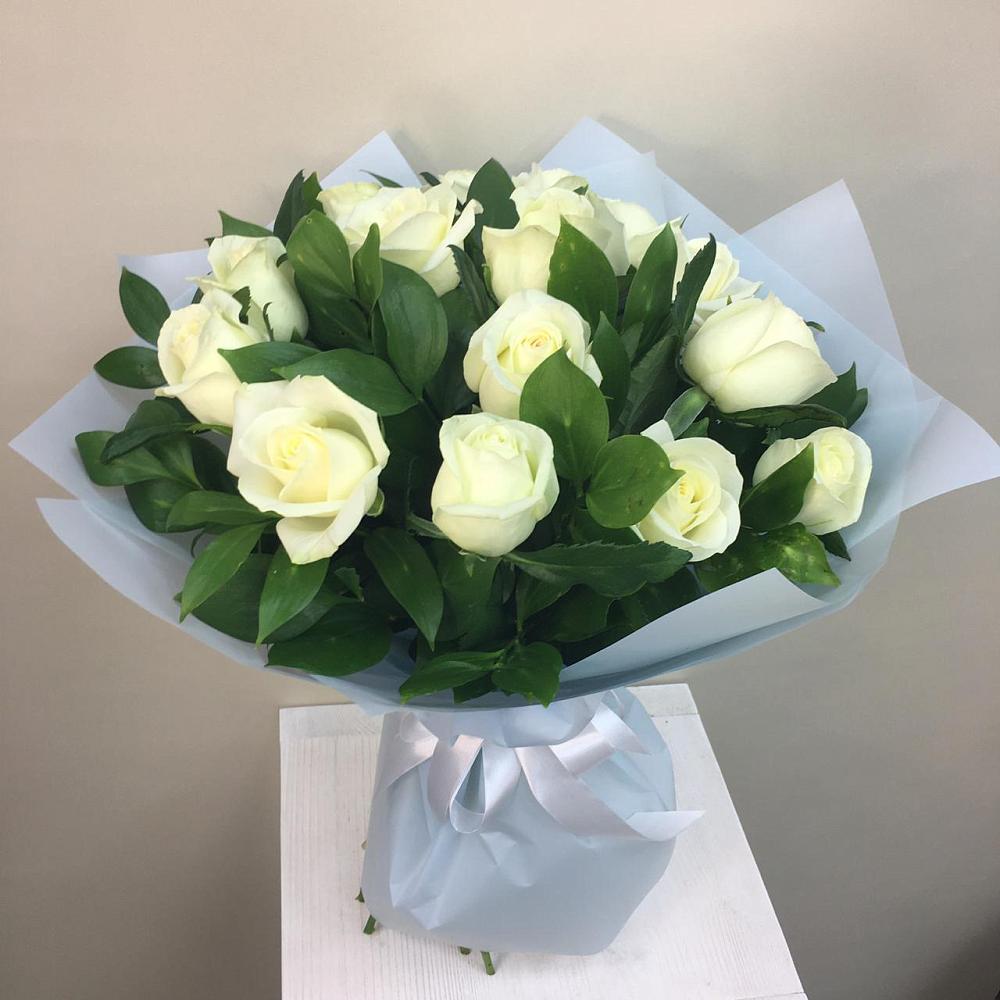Букет 15 Белых роз Проуд в Вишняково