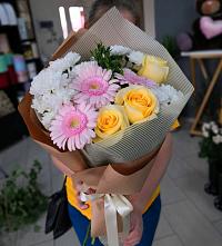 Букет цветов из:  Герберы, Розы и Хризантемы в Вишняково