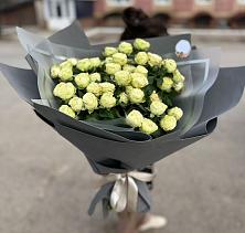 Букет Белые кустовые розы Солинеро в Вишняково