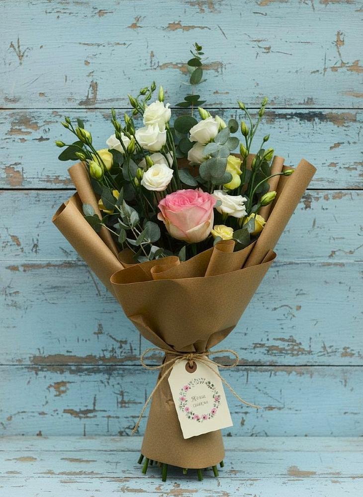 Букет цветов из: Розы и Лизиантусы в Вишняково