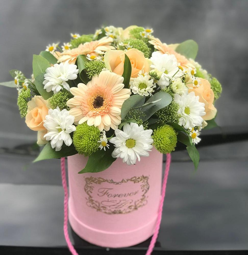 Цветочная композиция из Розы, Герберы и Хризантемы в шляпной коробке в Вишняково